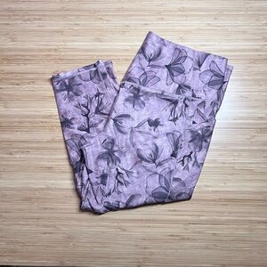 Athleta Salutation Stash Pocket 7/8 leggings, excellent condition